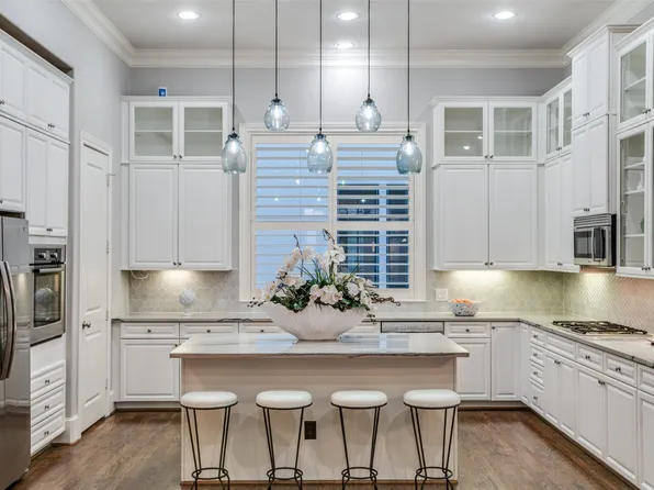 2141 Helsminster Dr, Dallas, TX 75201