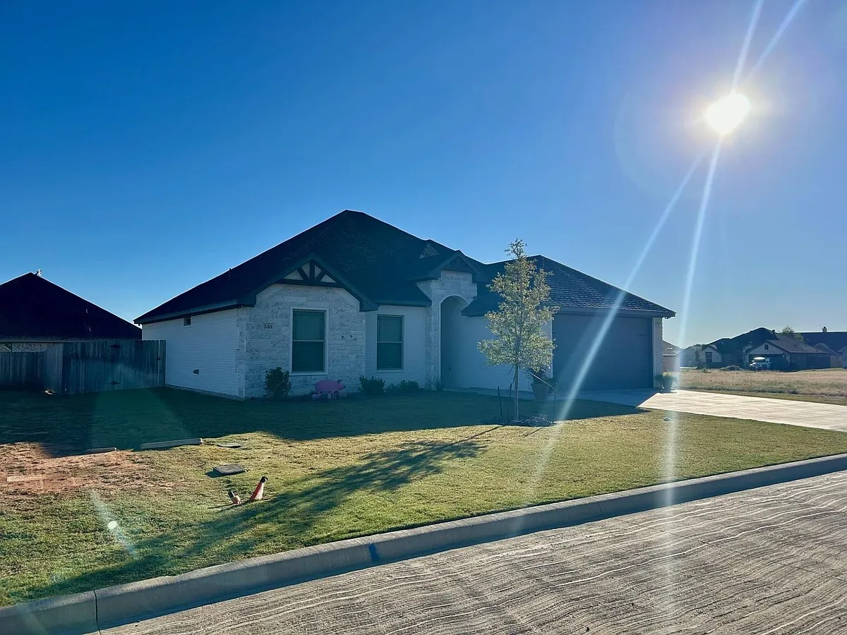 Building Photo - 530 Calla Lily Way