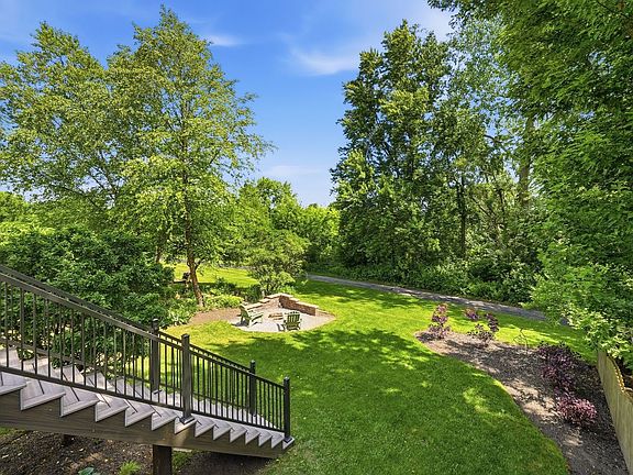 3rd image of 546 Tewksbury Cir