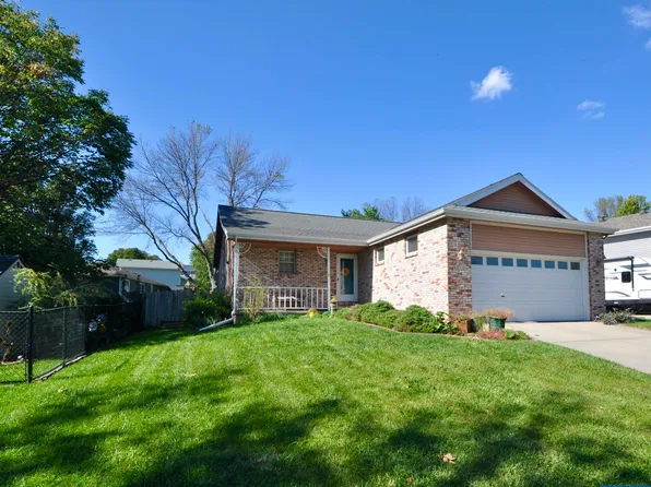 5015 NW 7th St, Lincoln, NE 68521