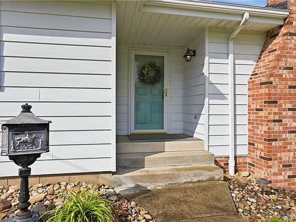 3rd image of 215 Edgewood Dr