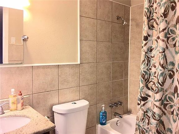 5th image of 2821 Cambridge Dr