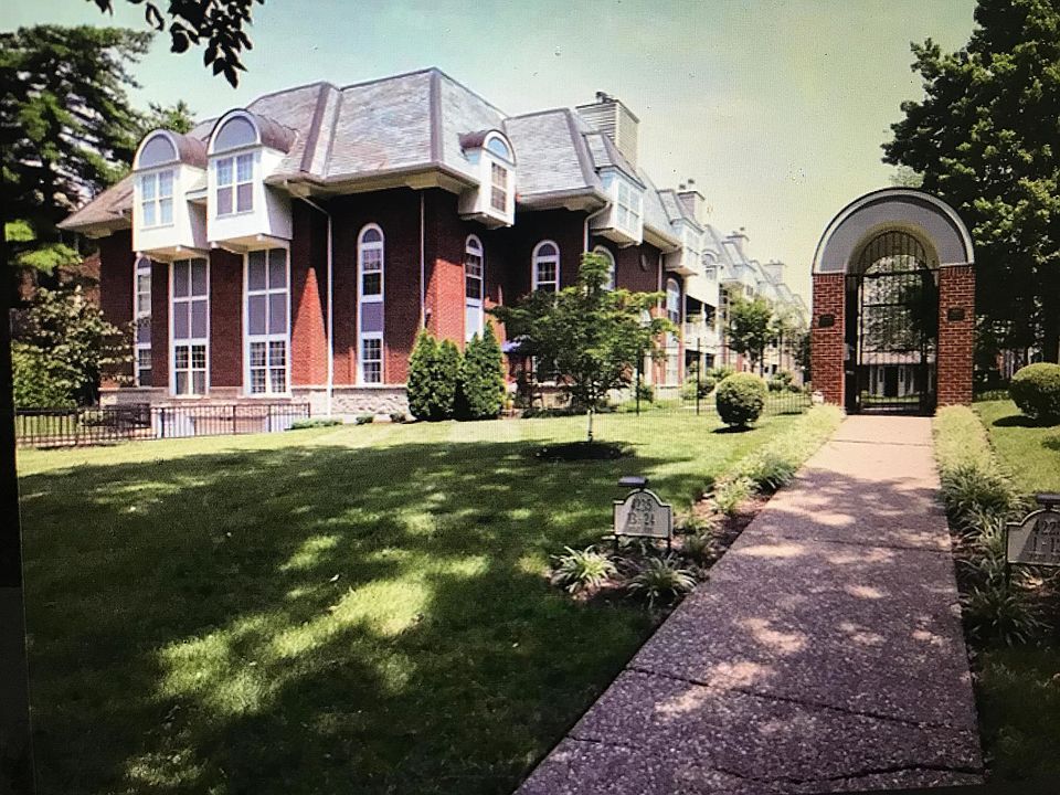 1st image of 4235 W Pine Blvd APT 24
