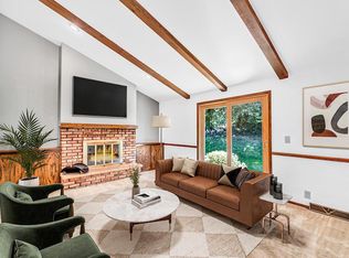 2037 Cobblestone Ct, Waukesha, WI 53188