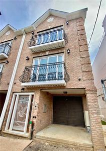67-43 73rd Pl, Middle Village, NY, 11379