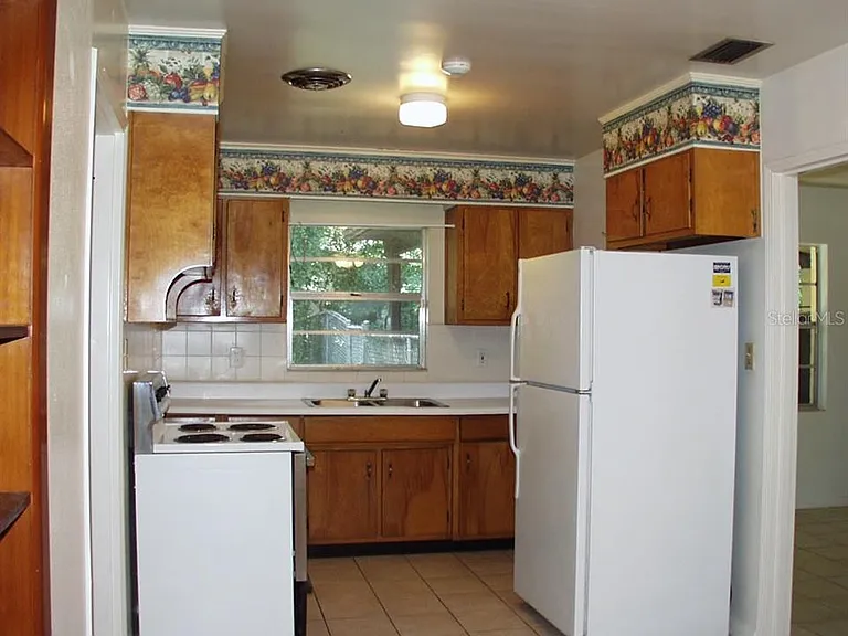 621 NW 36th Dr — Photo 10