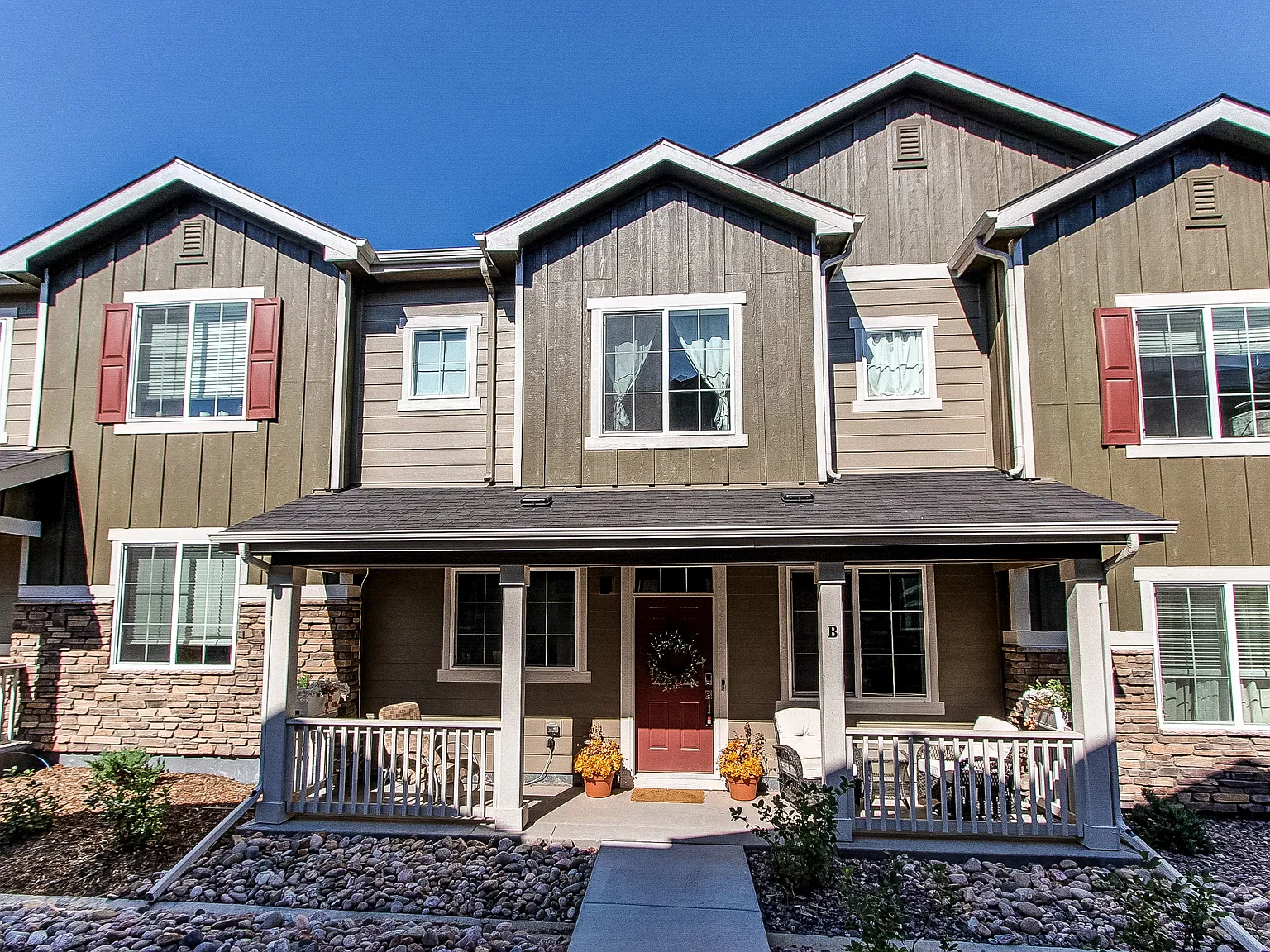 2 bed, 2.5 bath, 1369 sqft, $2,500 — Photo 1