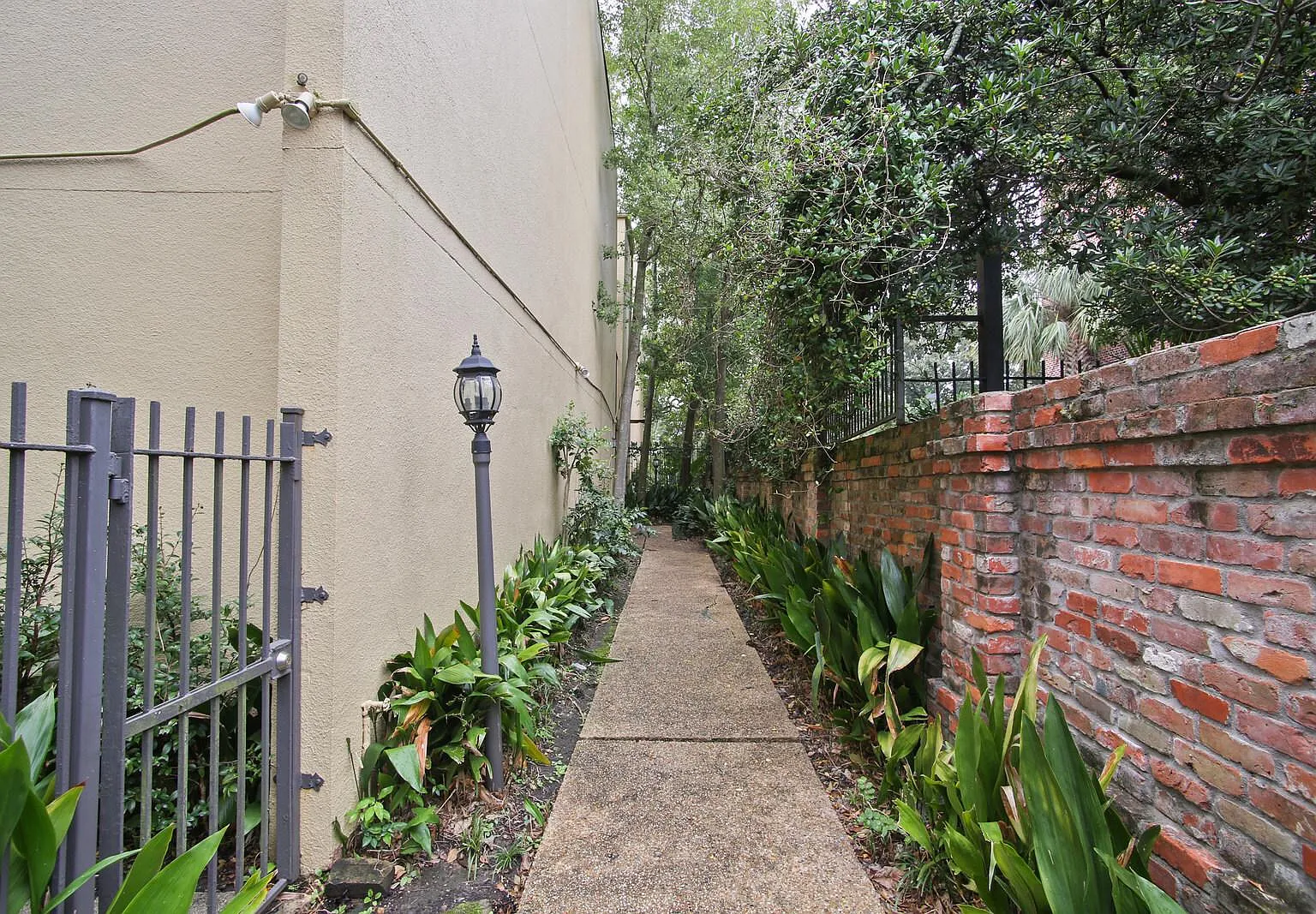 2255 Saint Charles Ave — Photo 3
