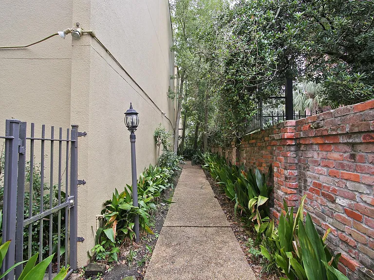2255 Saint Charles Ave #208 — Photo 15