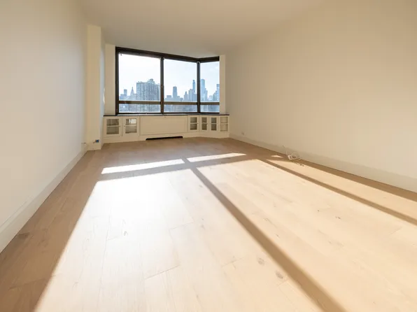 630 1st Avenue image 4 of 19