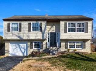 1623 Robert Rd, Lancaster, PA 17601