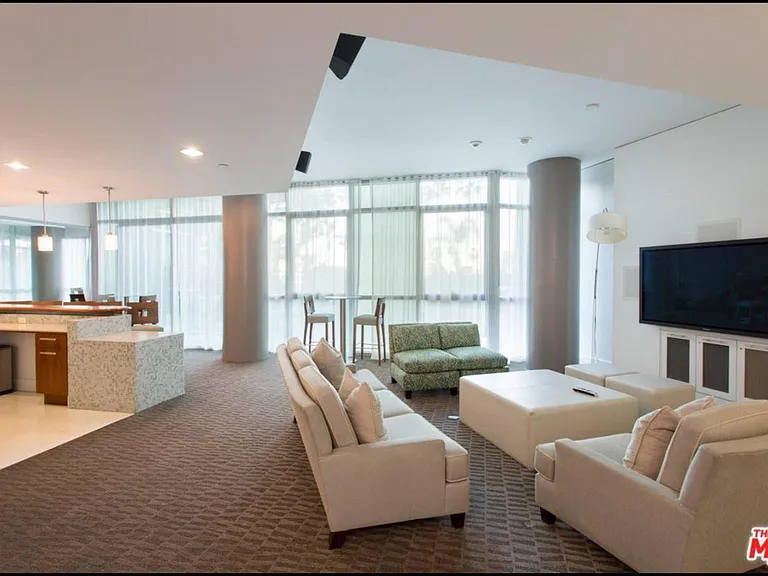 13650 Marina Pointe Dr #1605 — Photo 17