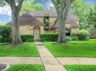 2730 Raintree Dr, Sugar Land, TX 77478