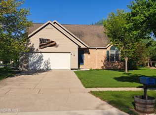 824 Sunset Dr, Findlay, OH 45840
