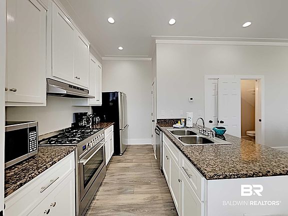 3rd image of 1368 W Lagoon Ave #A
