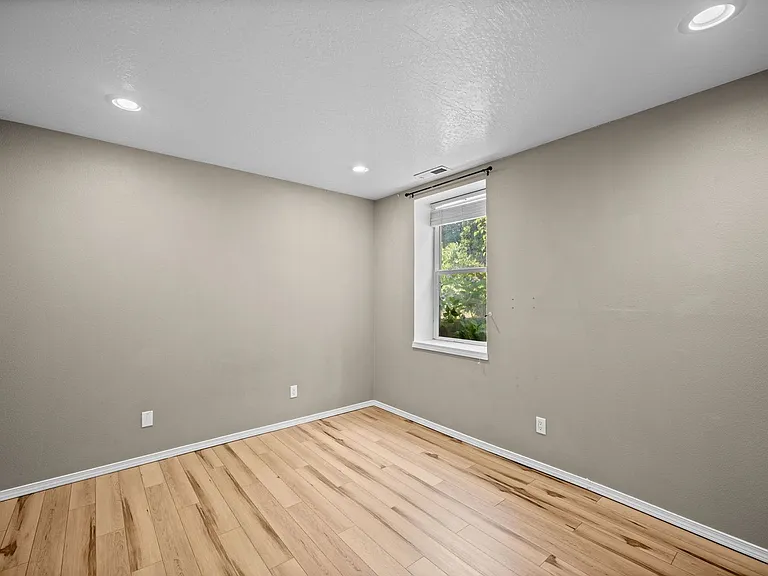 1022 E 12th Ave — Photo 11