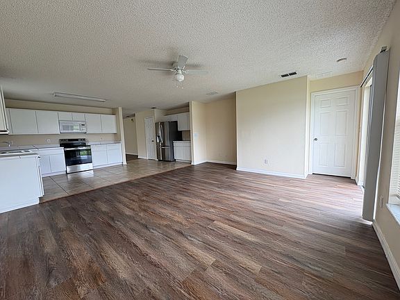 5th image of 15090 Waterford Chase Pkwy