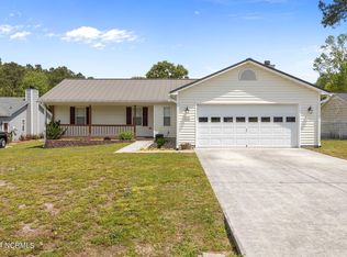 128 Fodder Dr, Hubert, NC 28539