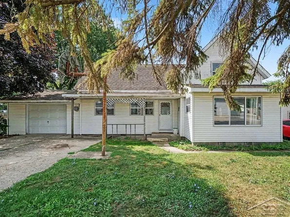 217 W Chestnut St, Breckenridge, MI 48615
