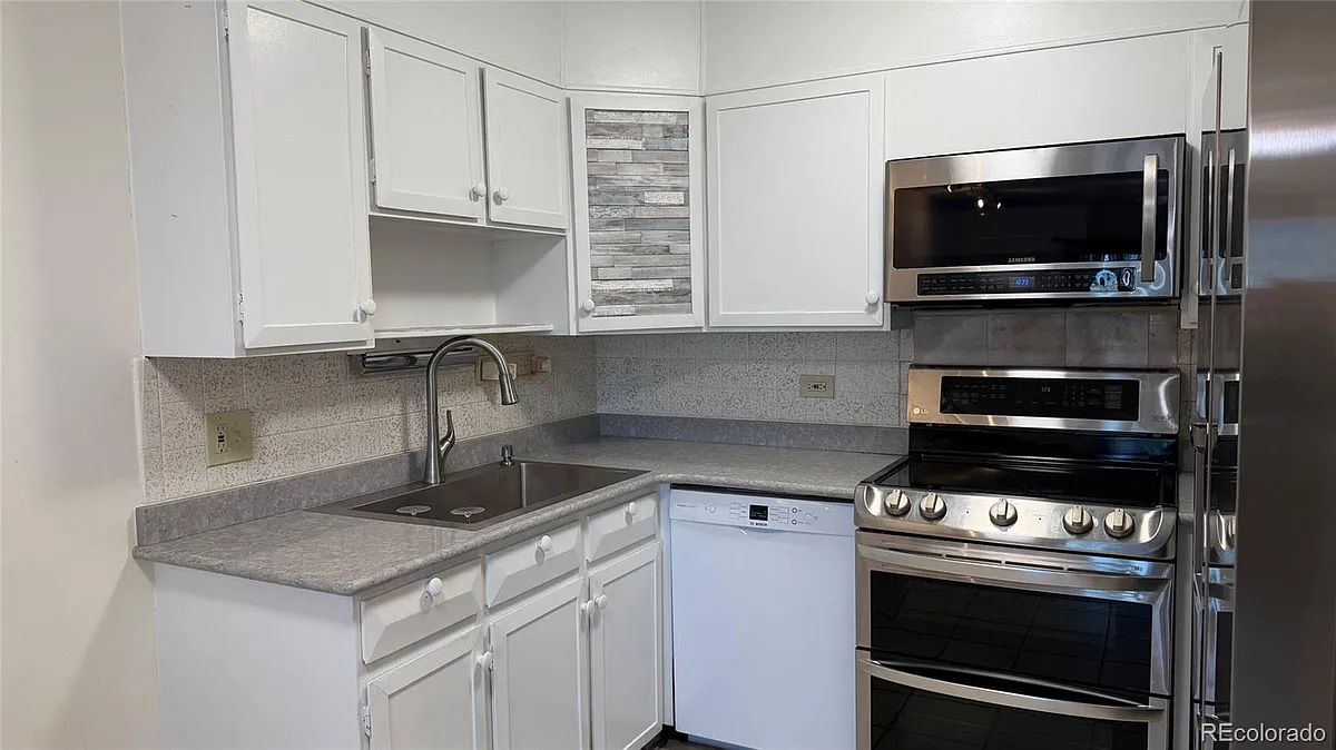 Building Photo - 9155 E Center Ave #2B