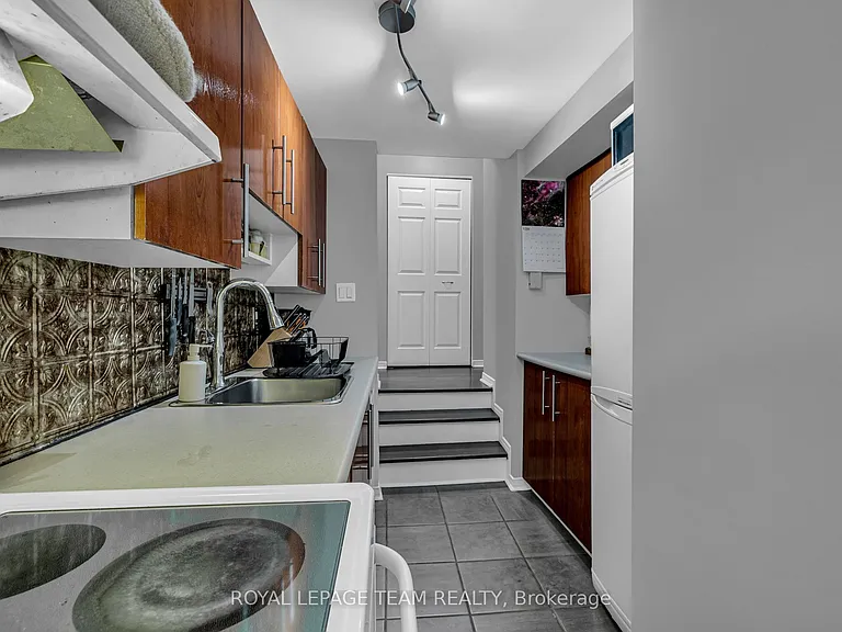 513 King Edward Ave #1 — Photo 7