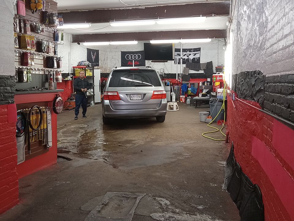 2nd image of 137 Willow St #B