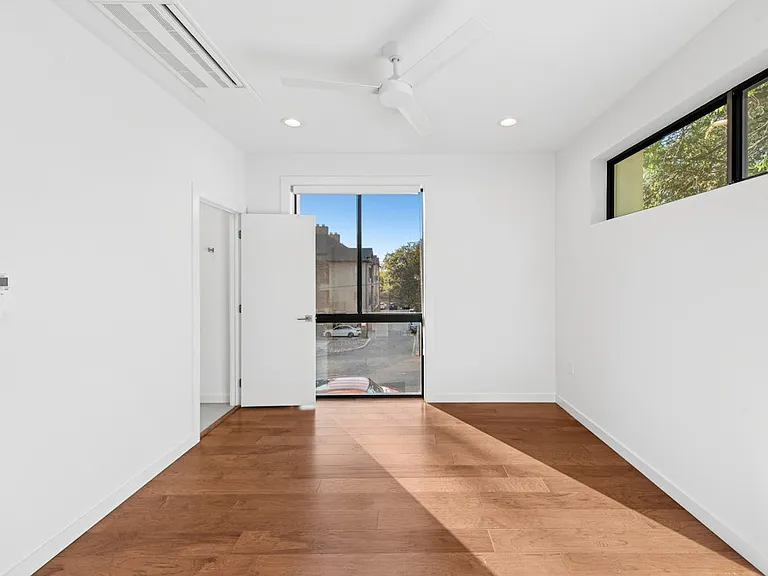 1915 Robbins Pl — Photo 17