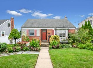 15 Intervale Ave, Farmingdale, NY 11735