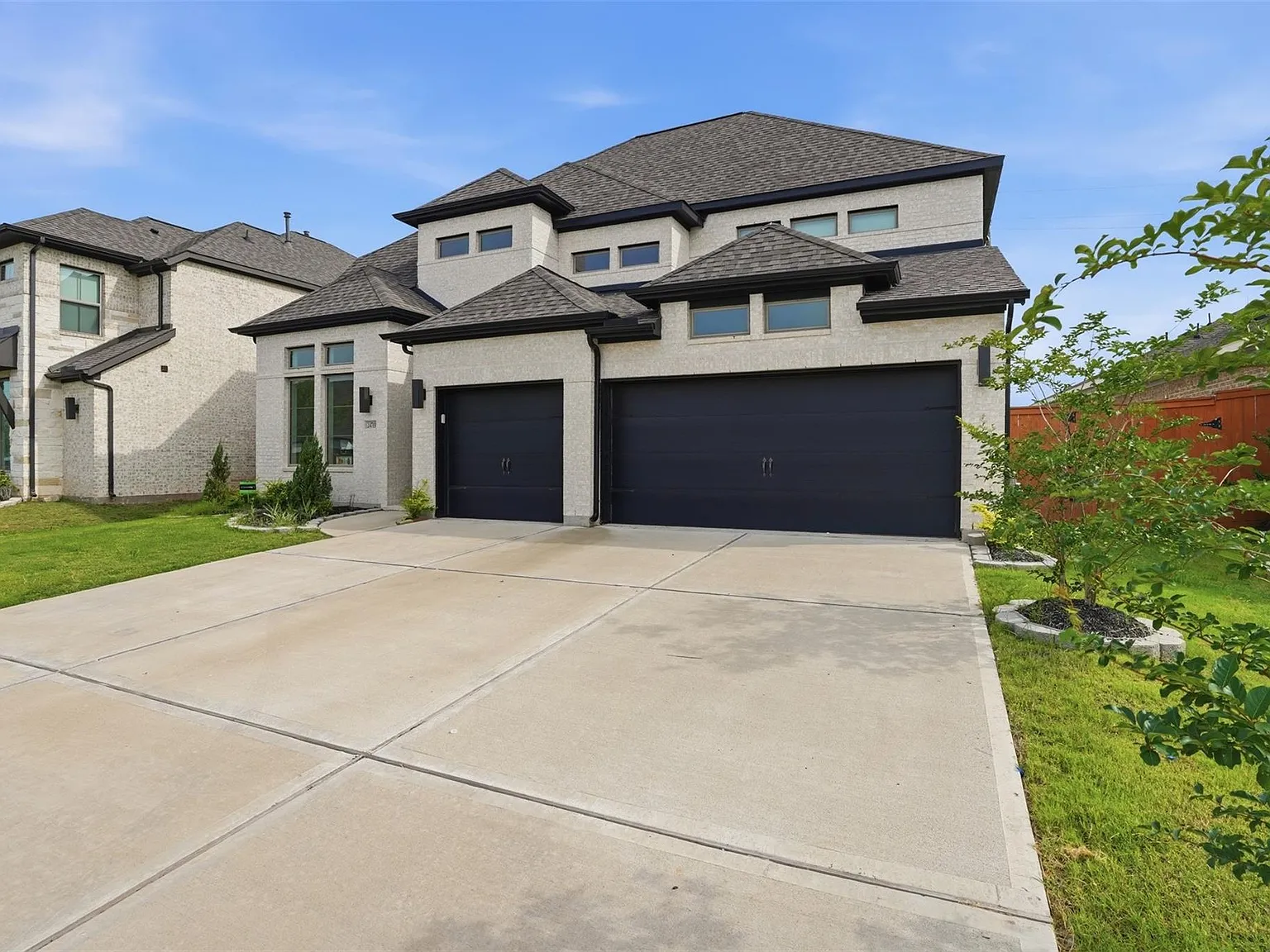 4 bed, 3.5 bath, 3629 sqft, $3,800 — Photo 3