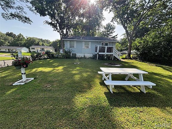 2nd image of 701 Valley View Dr