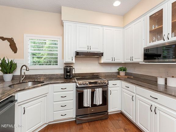 3rd image of 325 Oceanwalk Dr N