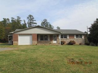 498 Wildlife Access Rd, Hickory, NC 28601