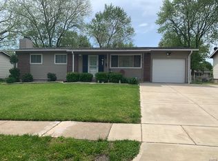 2140 Splendor Dr, Florissant, MO 63031