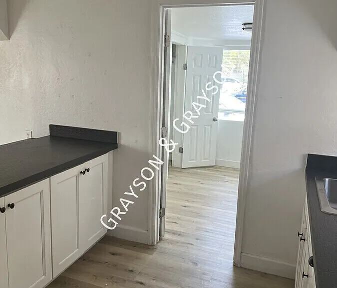 1530 E Pierce St #4 — Photo 6