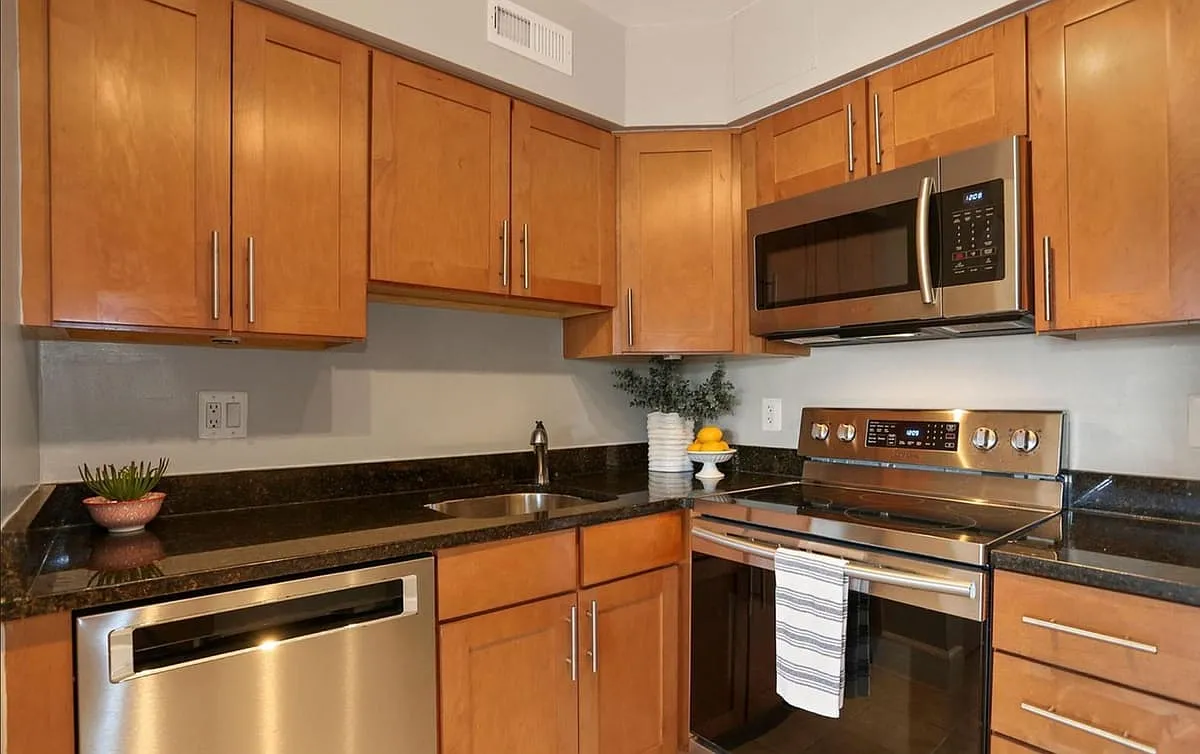 2 bed, 1.5 bath, 860 sqft, $2,900 — Photo 4
