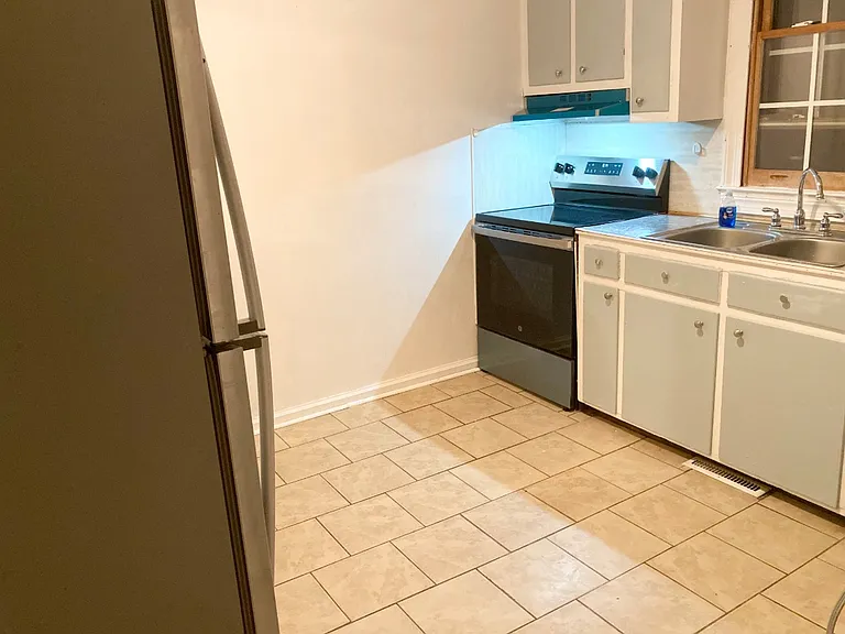 809 Olympia St — Photo 1