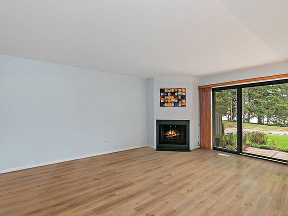 5th image of 287 Deer Trail Ct APT D