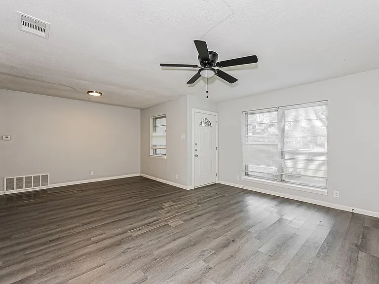 2814 Sequoia Ln — Photo 5