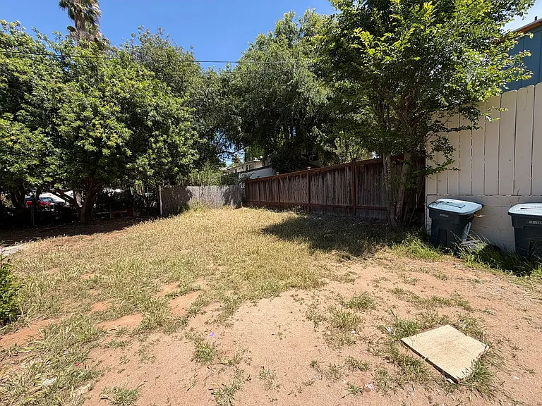 622 S Kalmia St #B — Photo 11