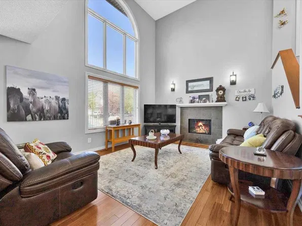 209 Crystal Green Point, Okotoks, AB T1S 2K7