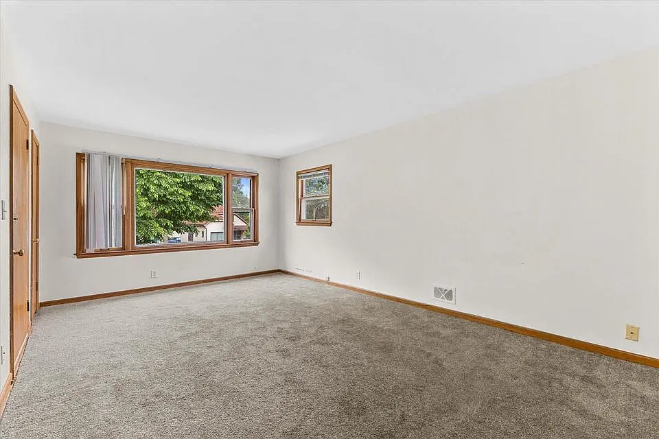3 bed, 1.5 bath, 1200 sqft, $1,200 — Photo 4