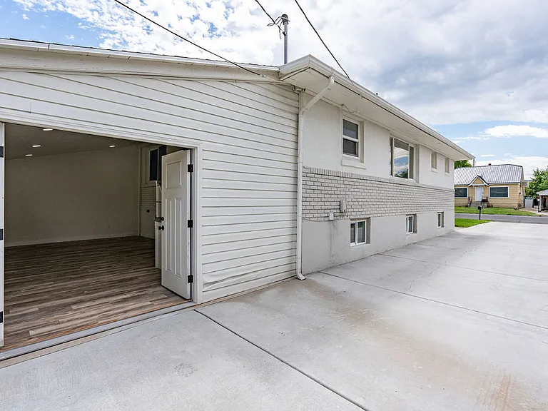 478 W 200 N — Photo 3