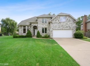 911 Huber Ct, Glenview, IL 60025