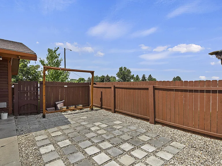 1228 W 11th St — Photo 48