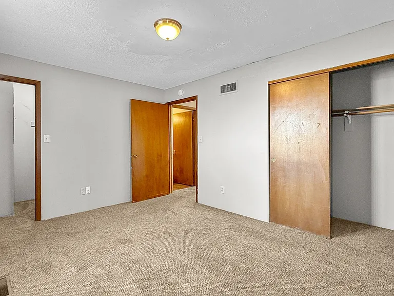 Find Your Perfect Fit at East Park Apartments! — Photo 8