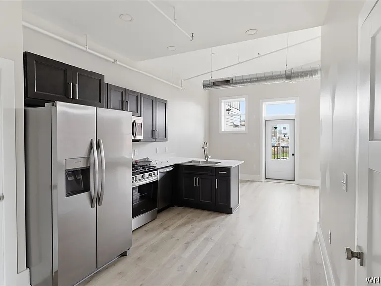 136 Seneca St — Photo 13