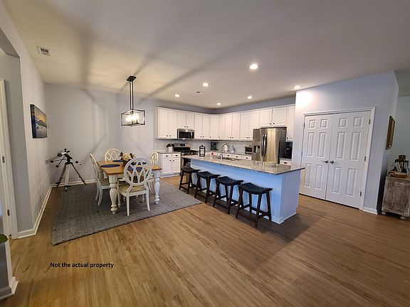 3rd image of 705 Woods Edge Ln