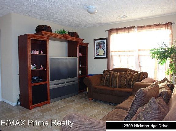 4th image of 2509 Hickoryridge Dr