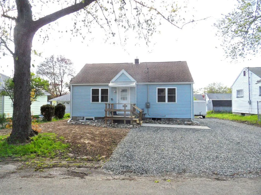 1014 Hulett St photo 1