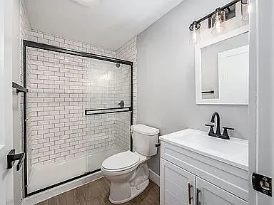 490 Forest Street — Photo 2